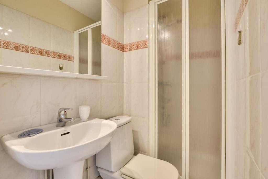 Apartment W 2 Bathrooms At 400m From The